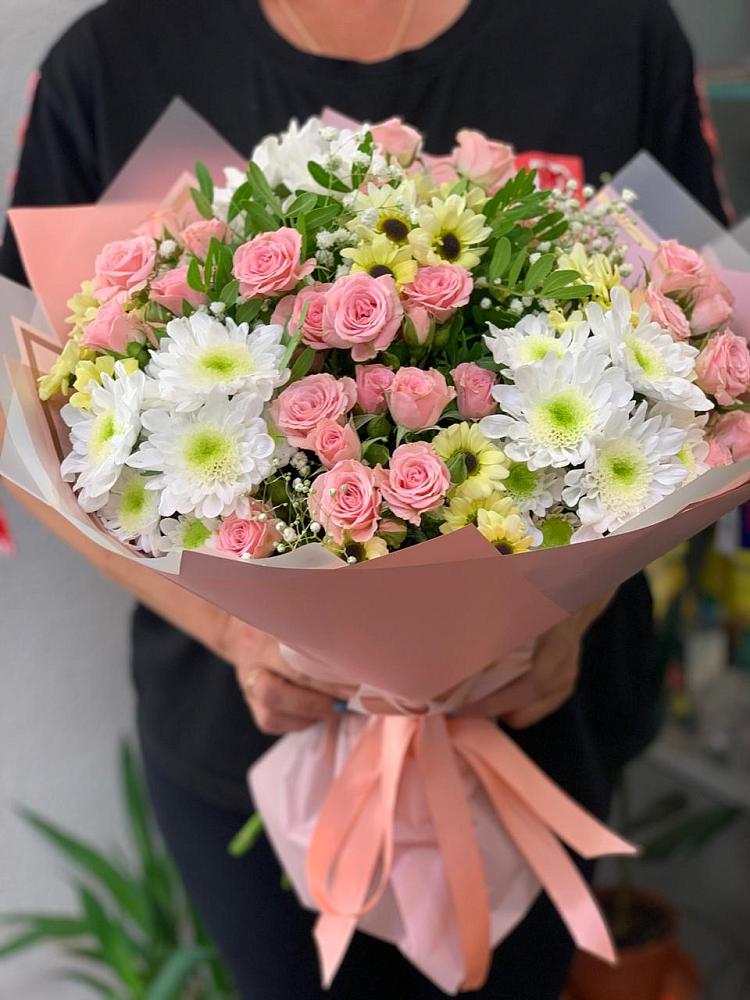Букет цветов из: Розы и Хризантемы в Воронки