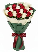 Букет Микс из красных и белых роз в Воронки