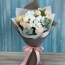 Букет цветов из:  Хризантемы и Розы в Воронки