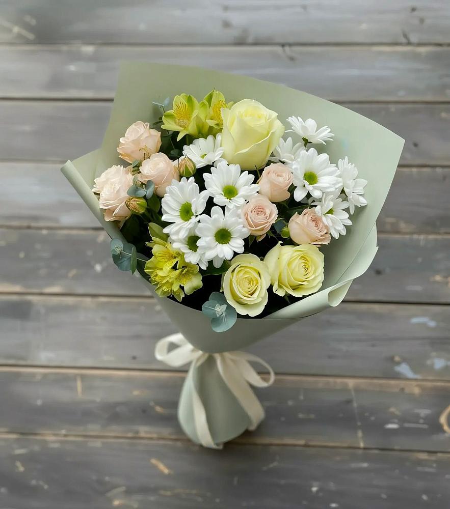 Букет цветов из: Альстромерии, Розы и Хризантемы в Воронки