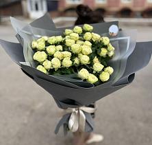 Букет Белые кустовые розы Солинеро в Воронки
