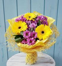 Букет цветов из:  Хризантемы и Герберы в Воронки