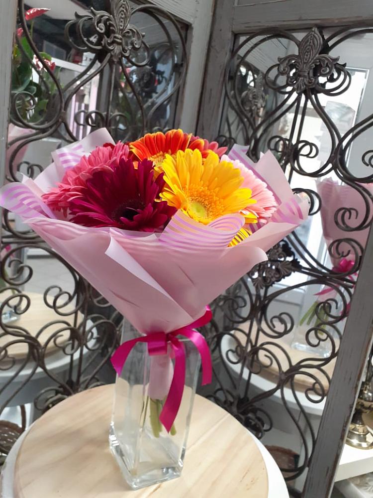 Букет цветов из: Герберы в Воронки