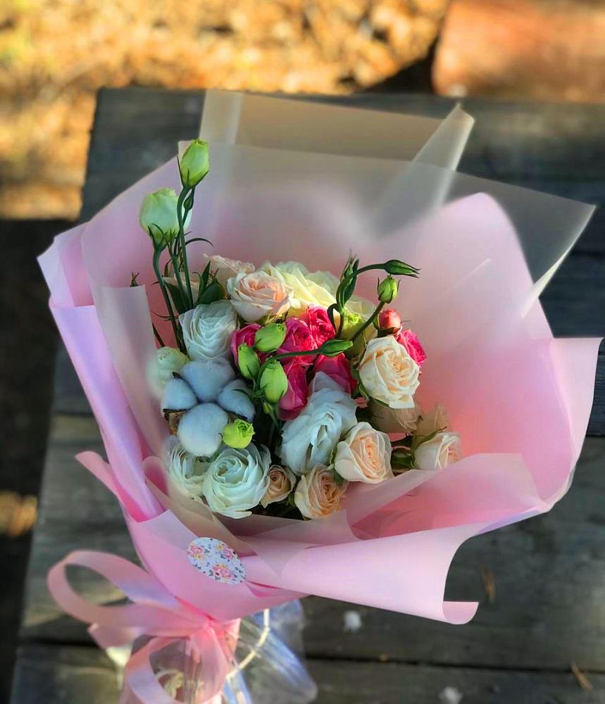 Букет цветов из: Розы и Лизиантусы в Воронки