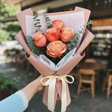 Букет цветов из:  Розы в Воронки