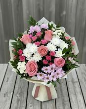 Букет цветов из:  Альстромерии, Гвоздики, Розы и Хризантемы в Воронки