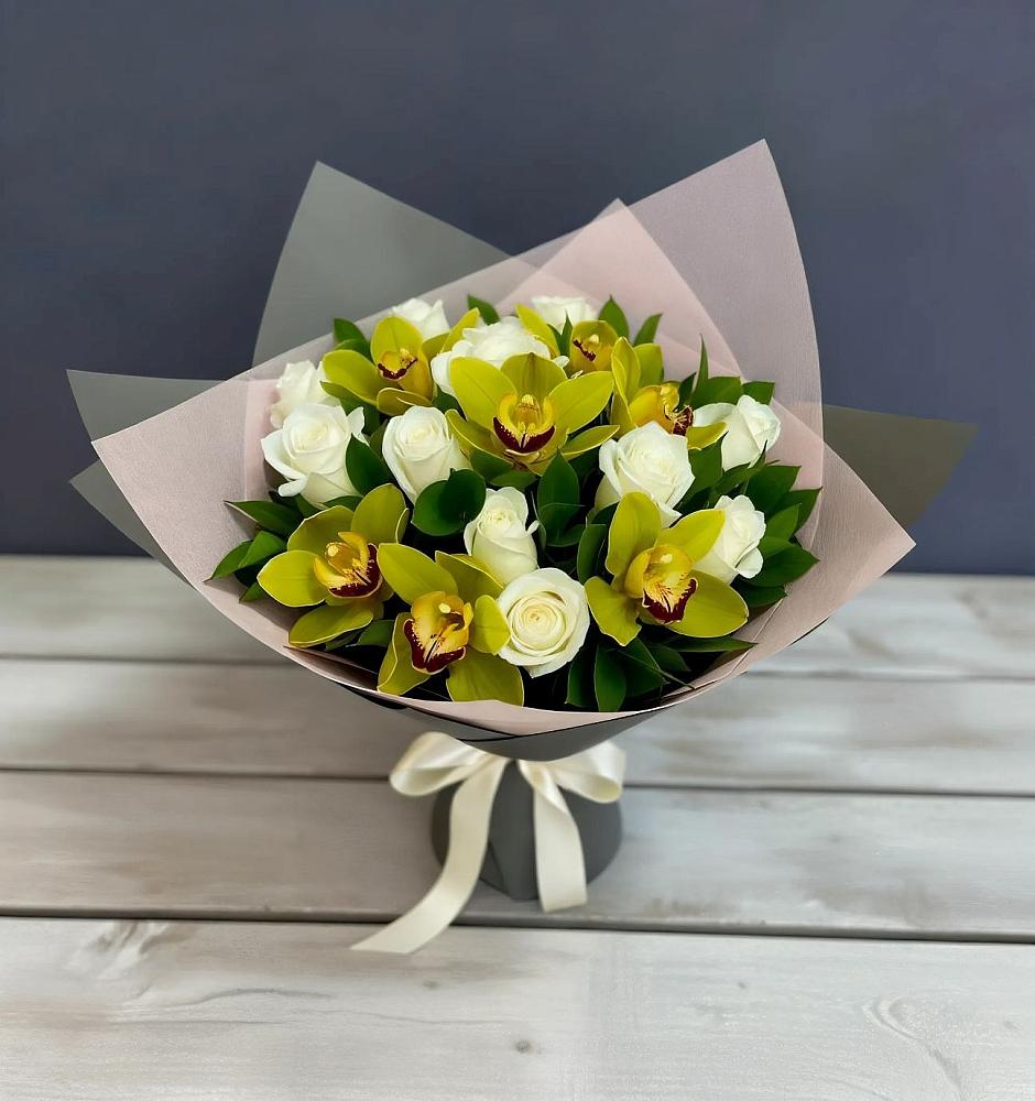 Букет цветов из: Орхидеи и Розы в Воронки