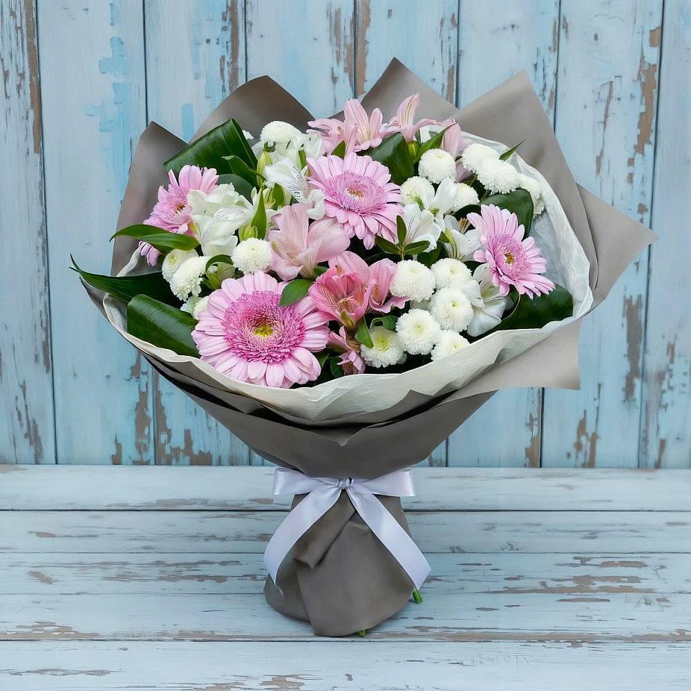 Букет цветов из: Герберы, Альстромерии и Хризантемы в Воронки