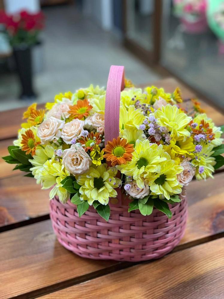 Цветочная композиция из Хризантемы и Розы в корзине в Воронки