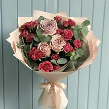 Букет цветов из:  Гвоздики и Розы в Воронки