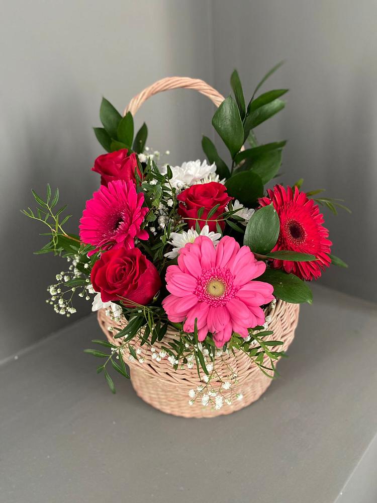Цветочная композиция из Розы, Хризантемы и Герберы в корзине в Воронки