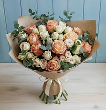 Букет цветов из:  Альстромерии и Розы в Воронки