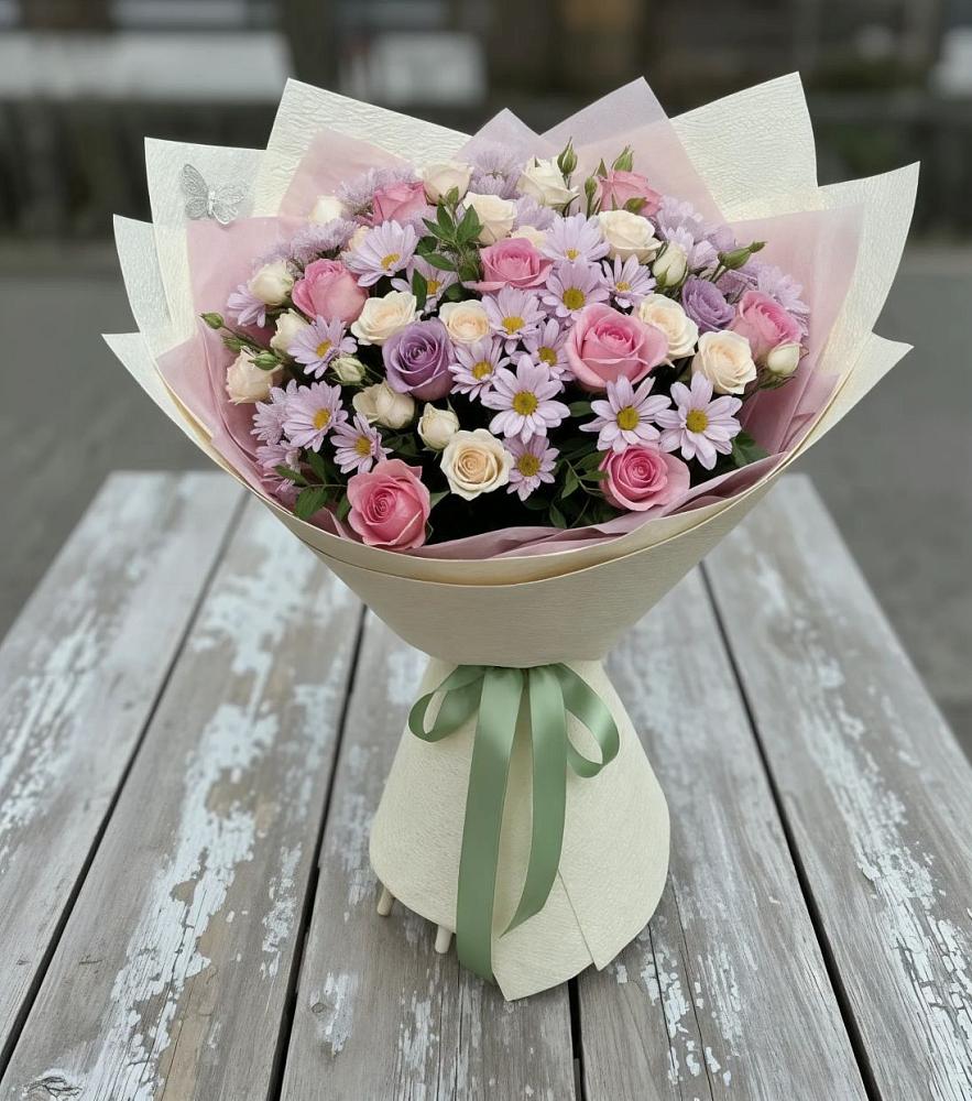 Букет цветов из: Розы и Хризантемы в Воронки